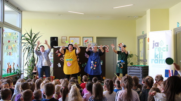 Djecu, od malih nogu, učimo da vode brigu o okolišu!