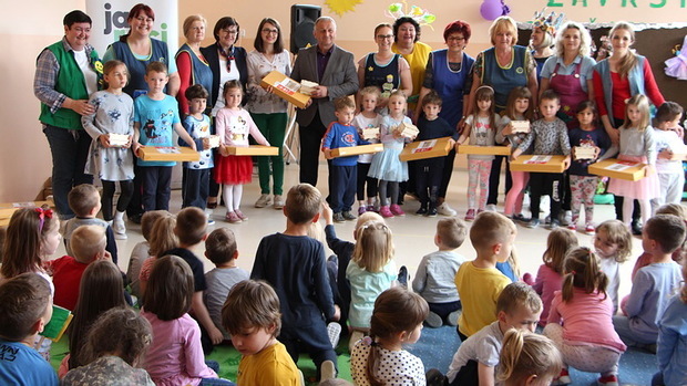 Vrtićki mališani dobili didaktičke igračke